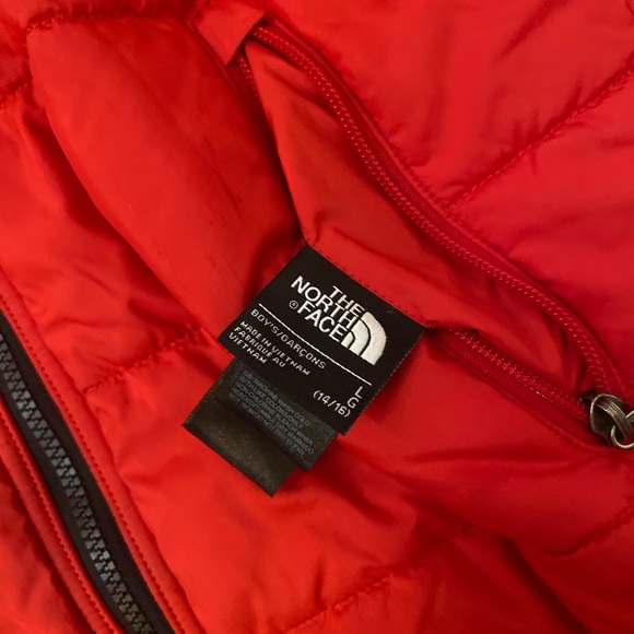North Face Kids Puffer Jacket in Red and Black - Picture 7 of 11